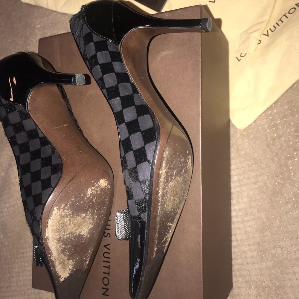 Authentic LV Domier patent, calf leather pump. - Picture 4 of 6